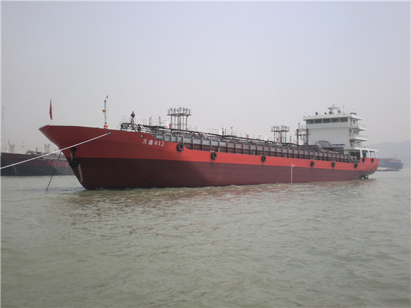 2000噸級油船 