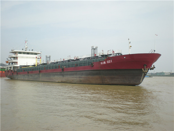 2000噸級油船