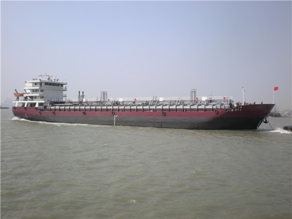  2000噸級油船
